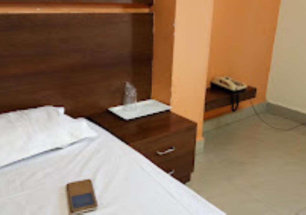 Hotel Mayur Restaurant Chandrapur Extérieur photo